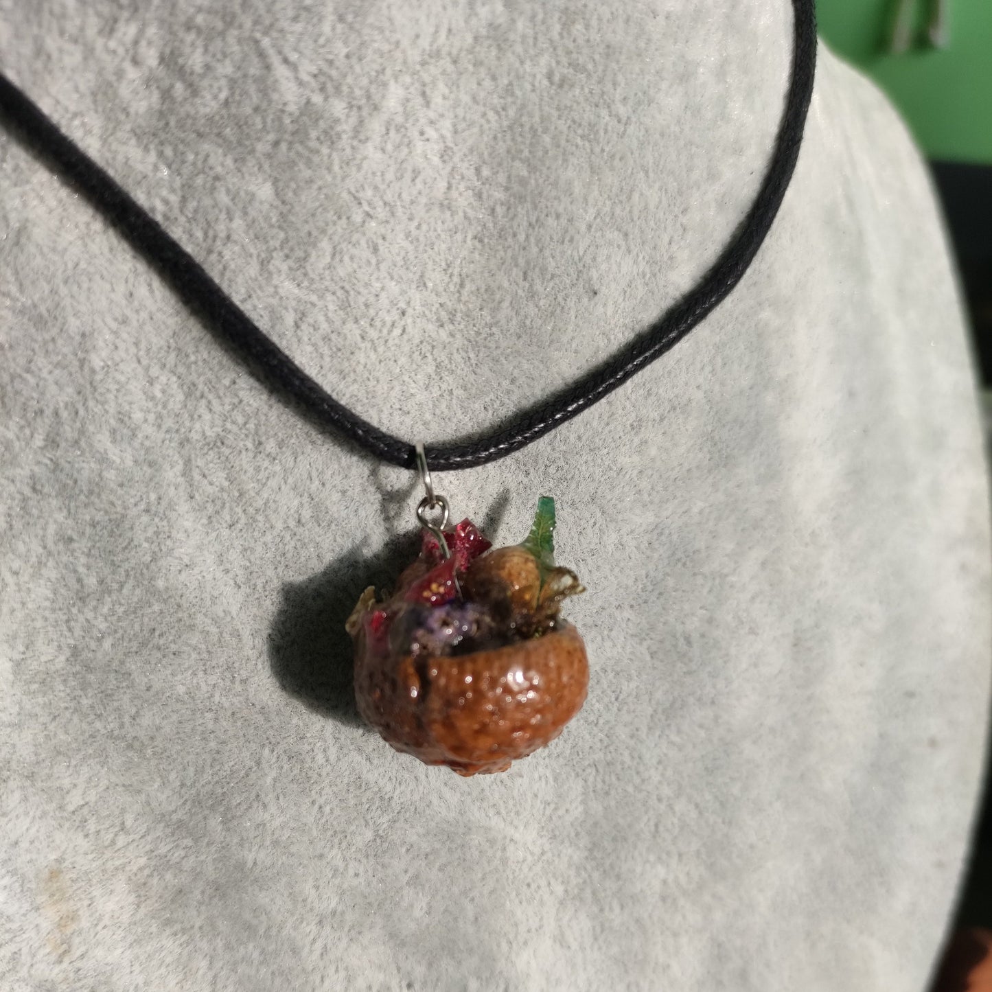 Колие с горски находки