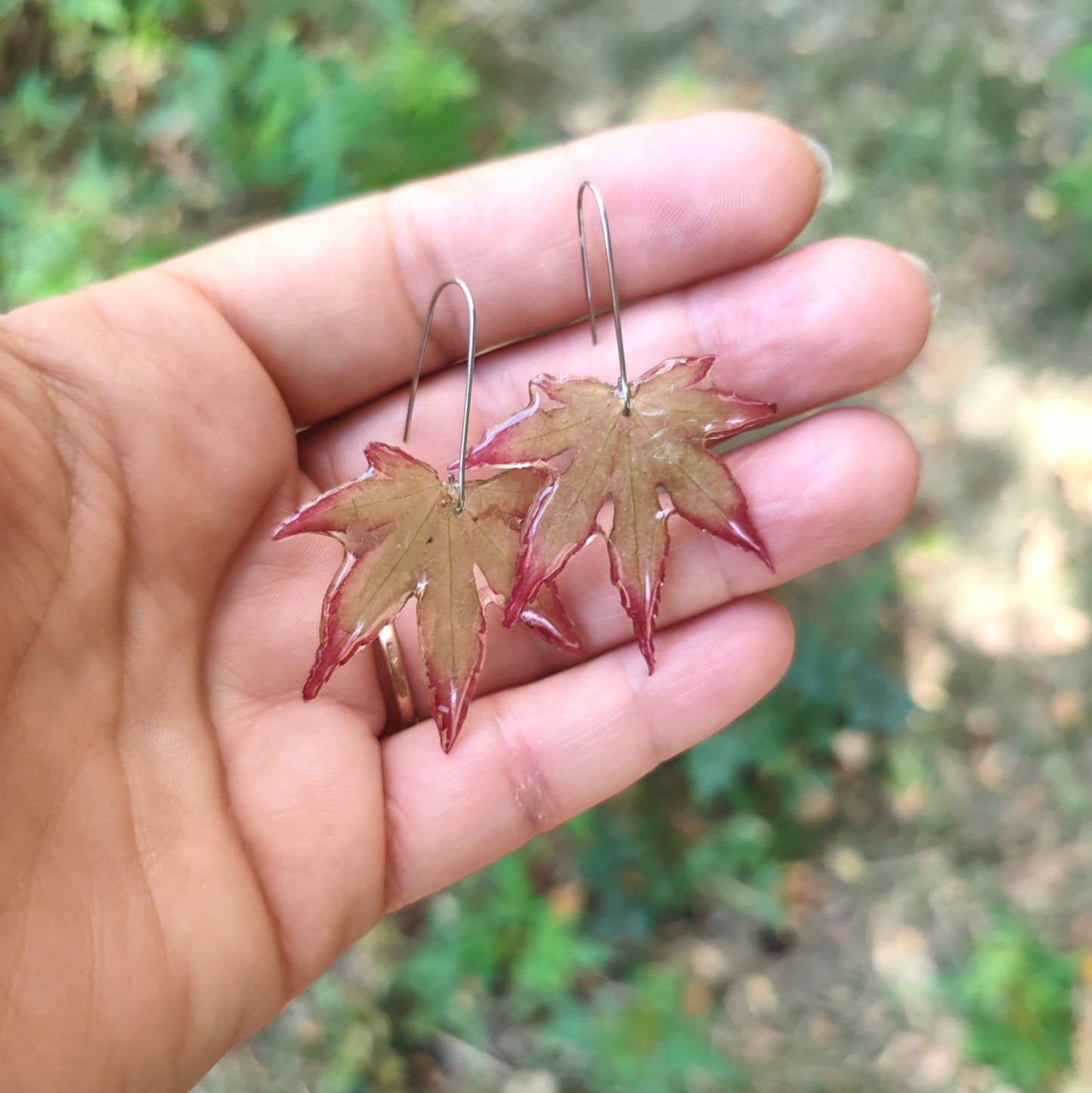 Обеци от кленови листенца в зелено