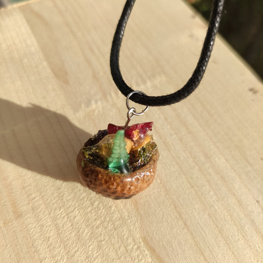 Колие с горски находки